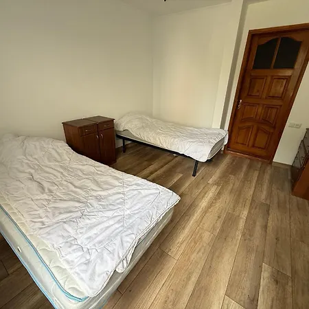 будинок поруч з Viktoria Garden та тц південний Львов