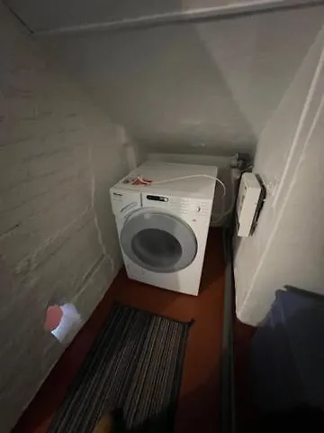 будинок поруч з 